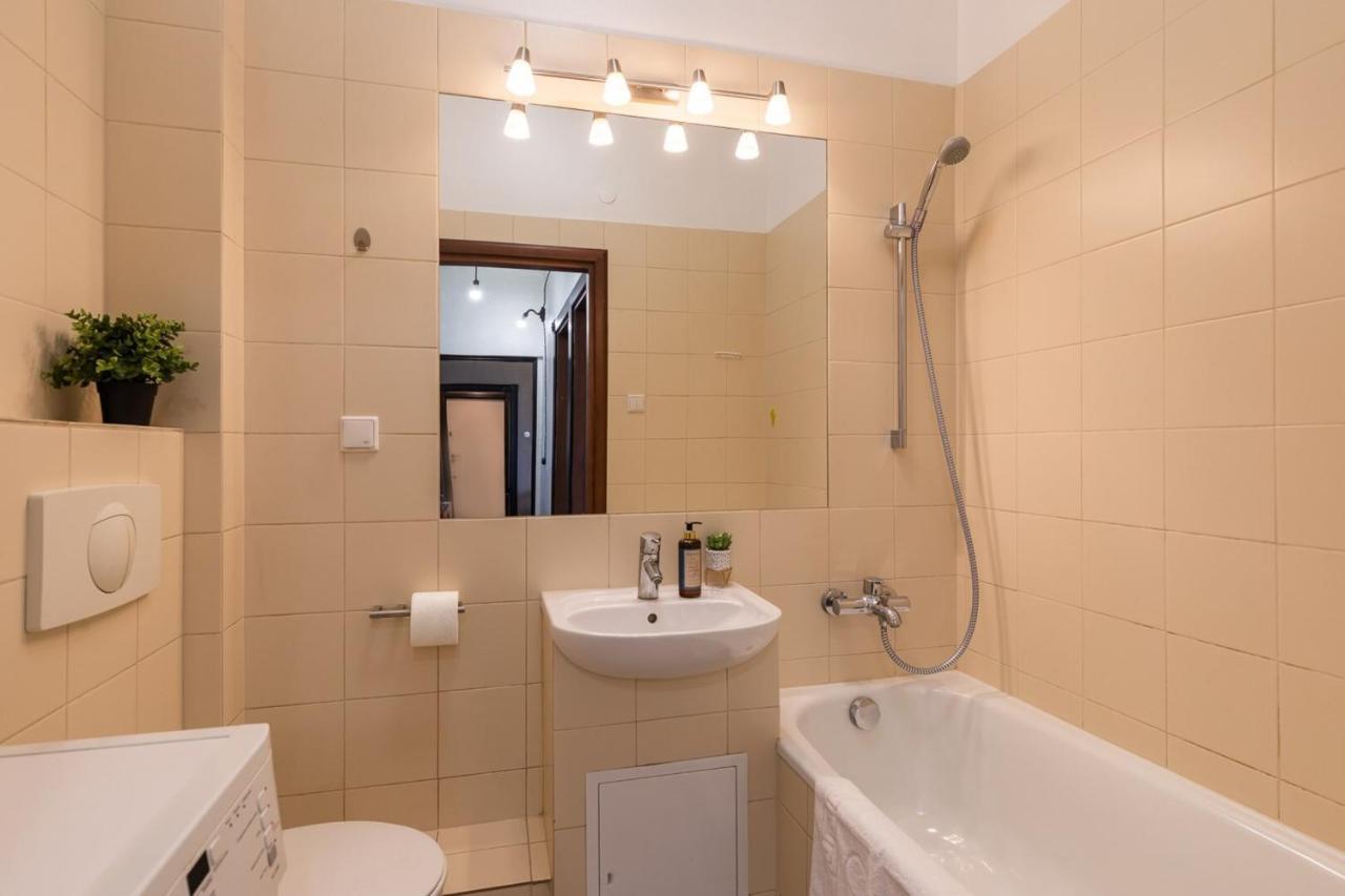 Rent Like Home - Emilii Plater 47 Варшава Экстерьер фото